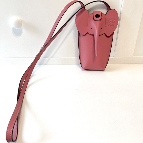 👜 LOEWE Elephant Pocket Shoulder Bag – Classic Calfskin “Candy” 🐘 - Picture 13 of 15